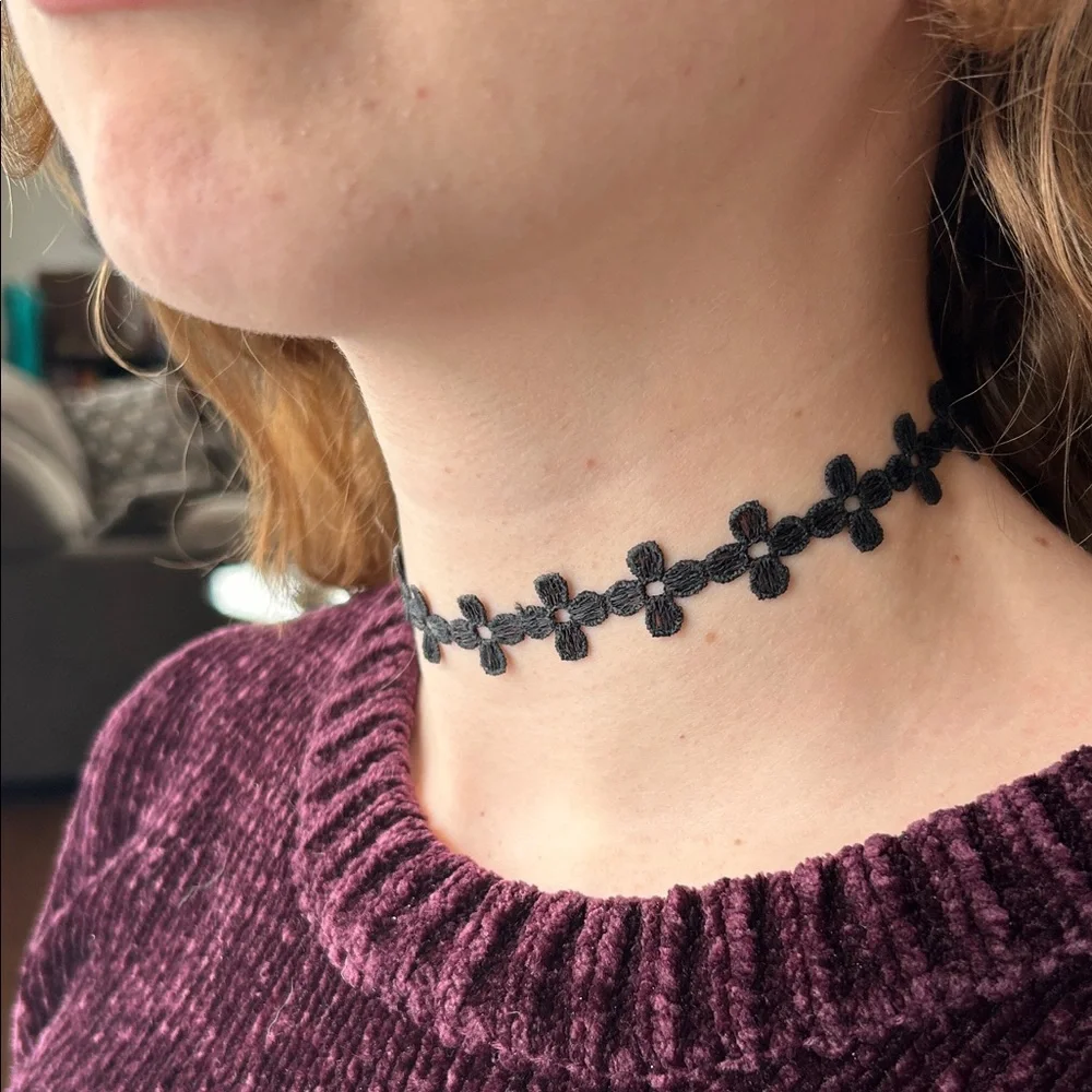 Black Floral Lace Choker Necklace - Women Jewelry - Picture 1 of 3